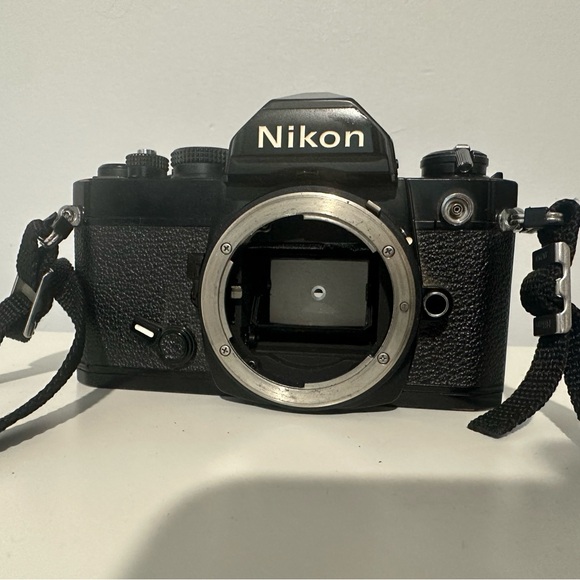 Nikon FM 35 mm camera and lens set RARE - Picture 7 of 16